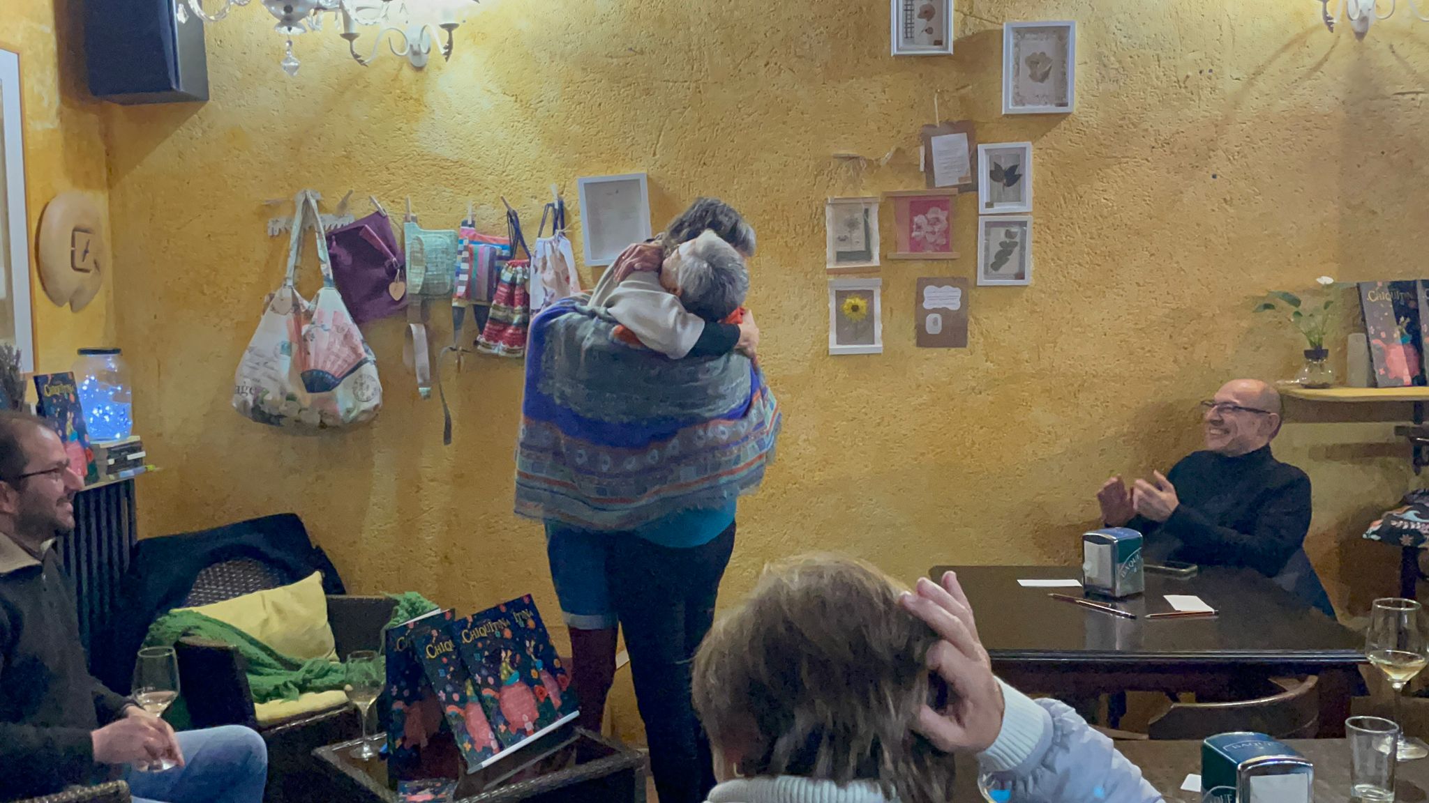 Presentación Chiquitina Abraza